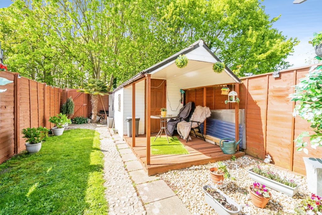 Property photo 2 of 20