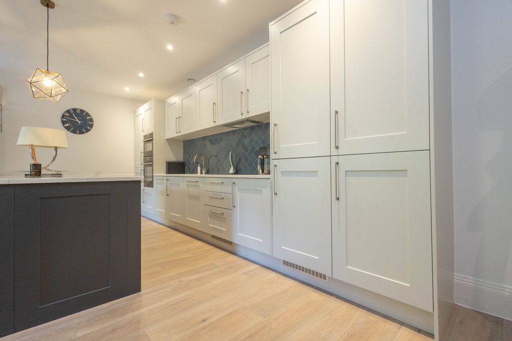 Property photo 2 of 20 R6M_9711