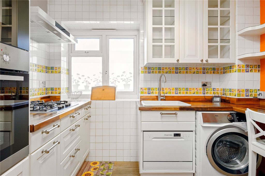 Property photo 2 of 19 Kitchen
