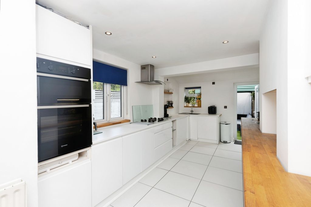 Property photo 2 of 30