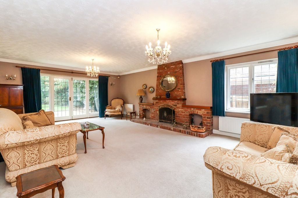 Property photo 3 of 18 Drawing Room
