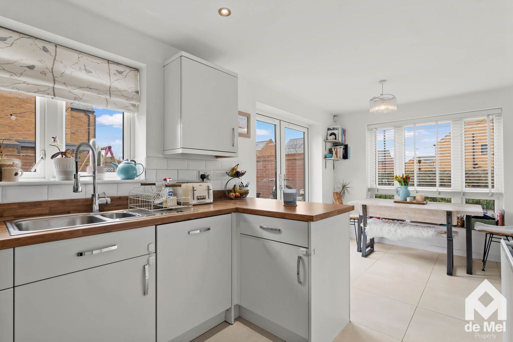 Property photo 3 of 15 Photo 12