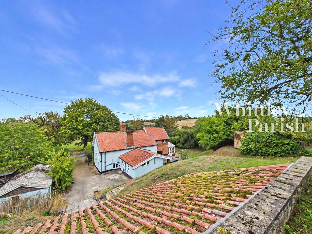 Property photo 2 of 37