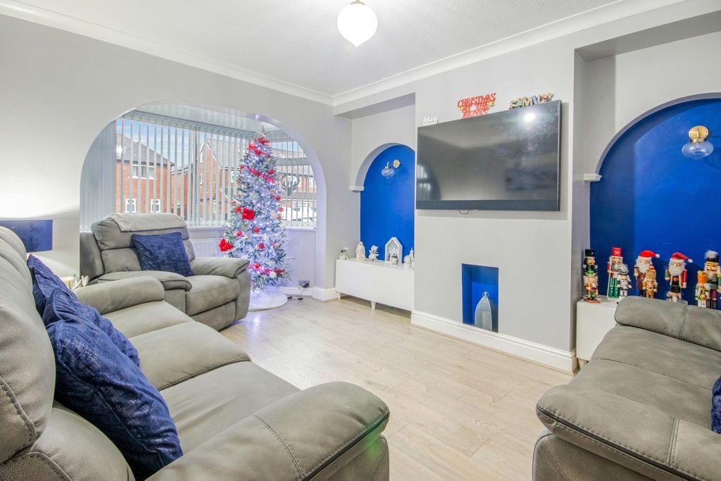 Property photo 2 of 16 Felstead-6