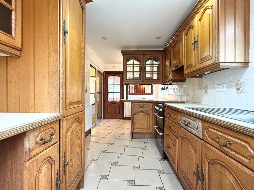 Property photo 2 of 21 Picture No. 13
