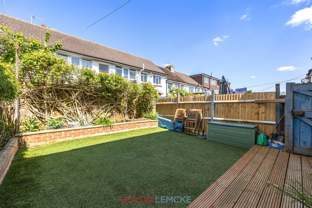 Property photo 3 of 16 Garden
