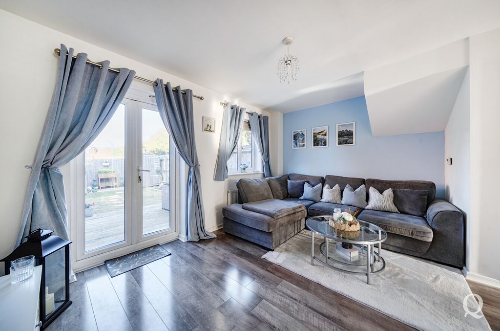 Property photo 2 of 24 d848Ced3-82ce-4F5...