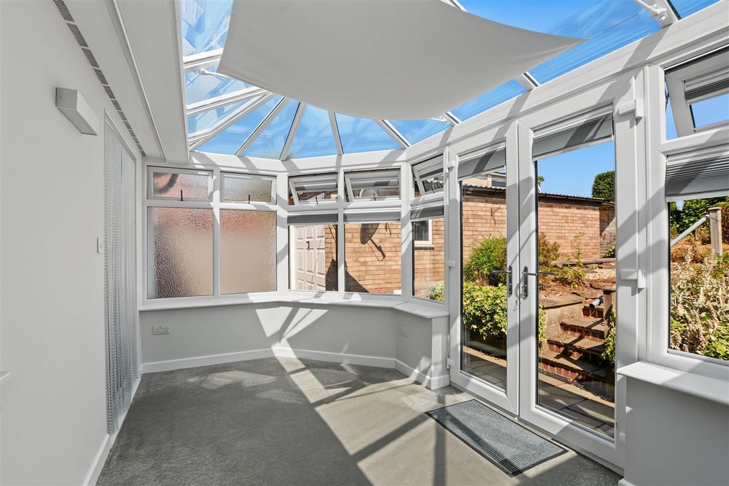 Property photo 2 of 18 Conservatory_2.Jpeg
