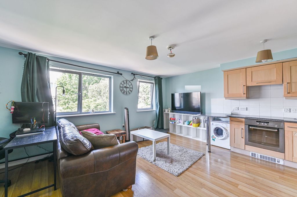 Property photo 1 of 9