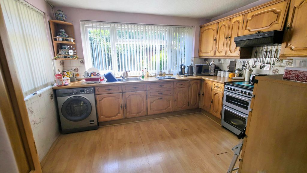 Property photo 2 of 18 Kitchen