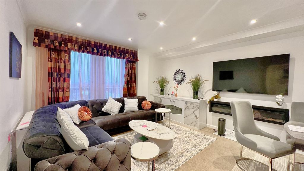 Property photo 1 of 8 Reception Room