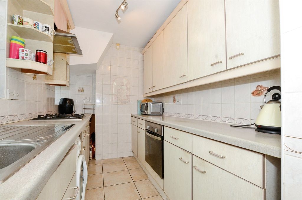 Property photo 3 of 18