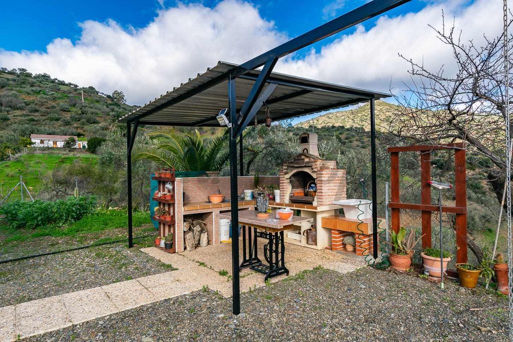 Property photo 3 of 27