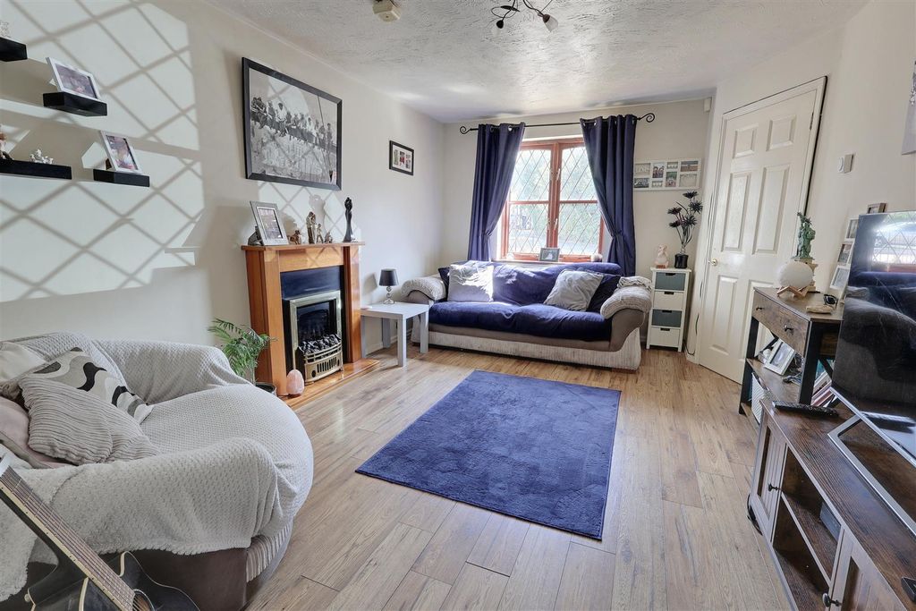 Property photo 2 of 11
