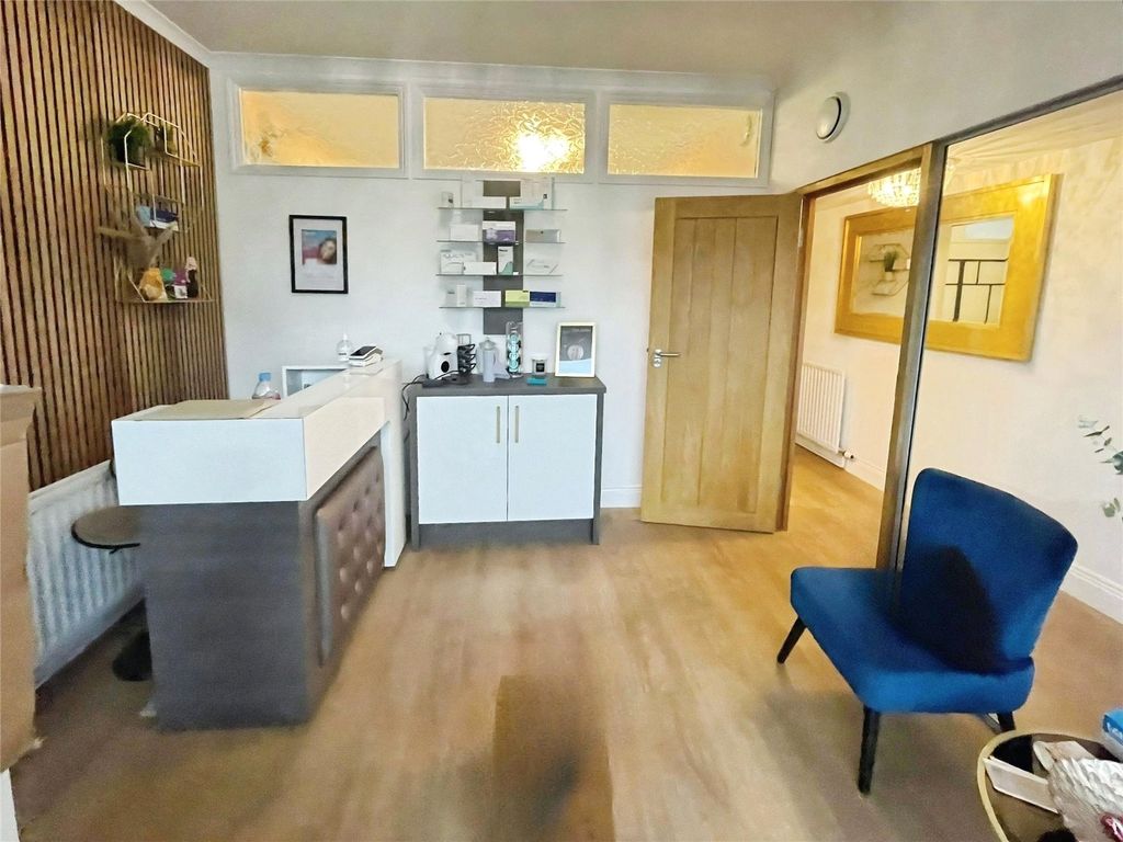 Property photo 2 of 6 Picture No. 08