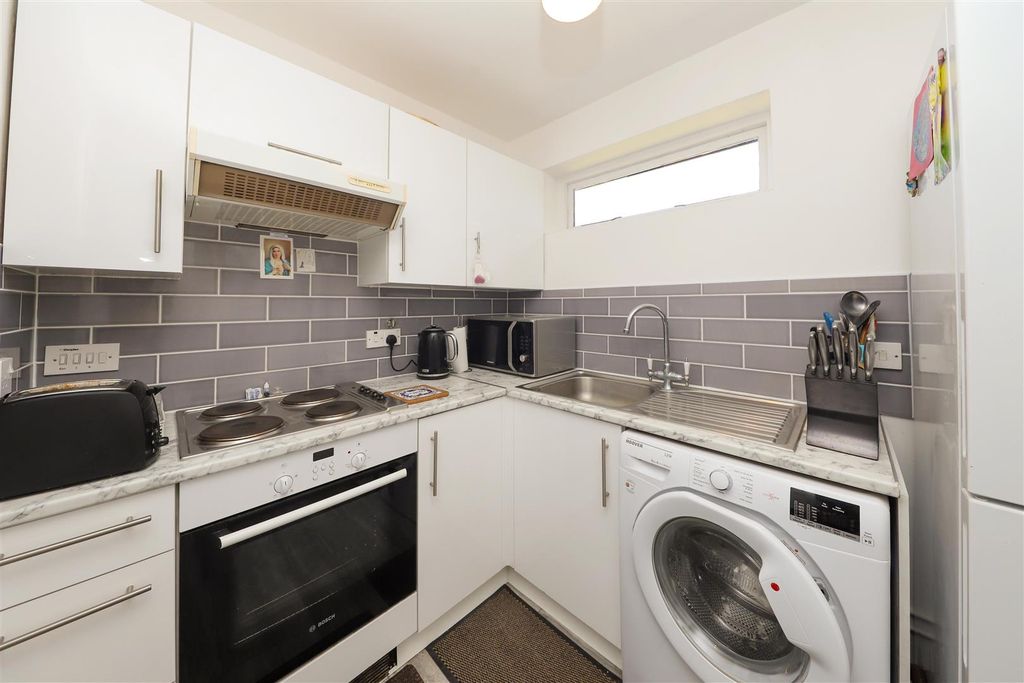 Property photo 2 of 8 Kitchen