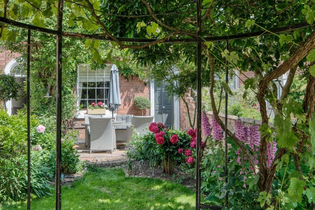 Property photo 2 of 26