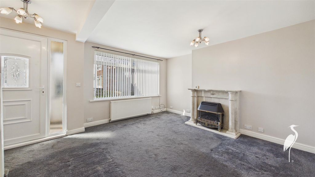 Property photo 2 of 19 Lounge