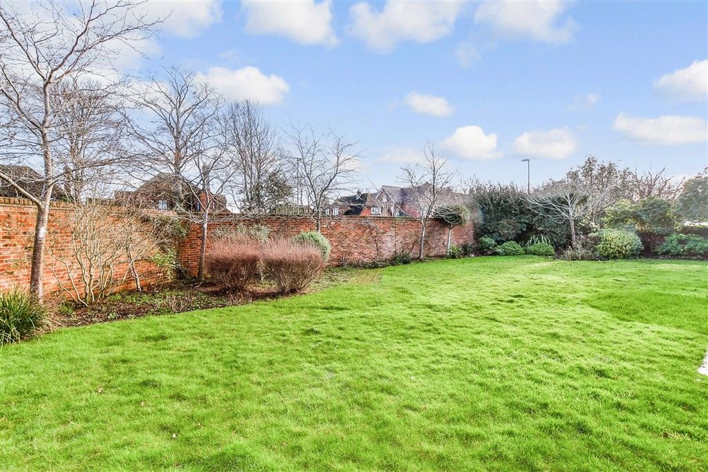 Property photo 1 of 22 Front Garden