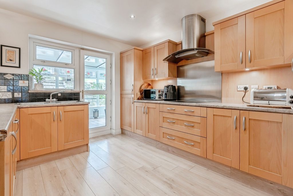 Property photo 3 of 30 Pbox-Img.Jpg