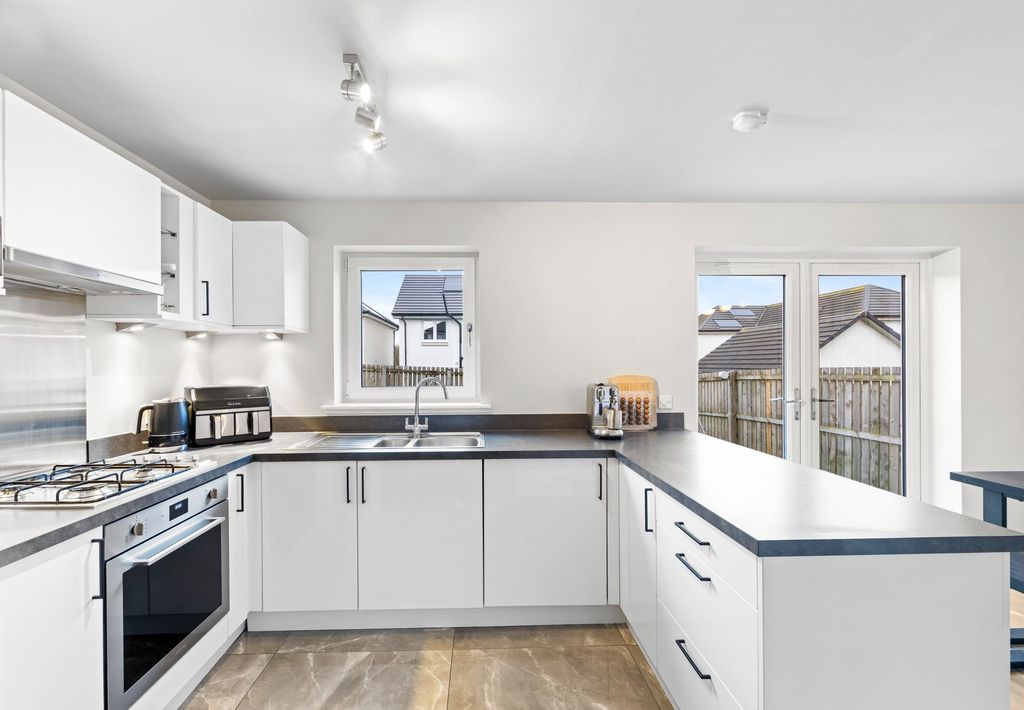 Property photo 3 of 26