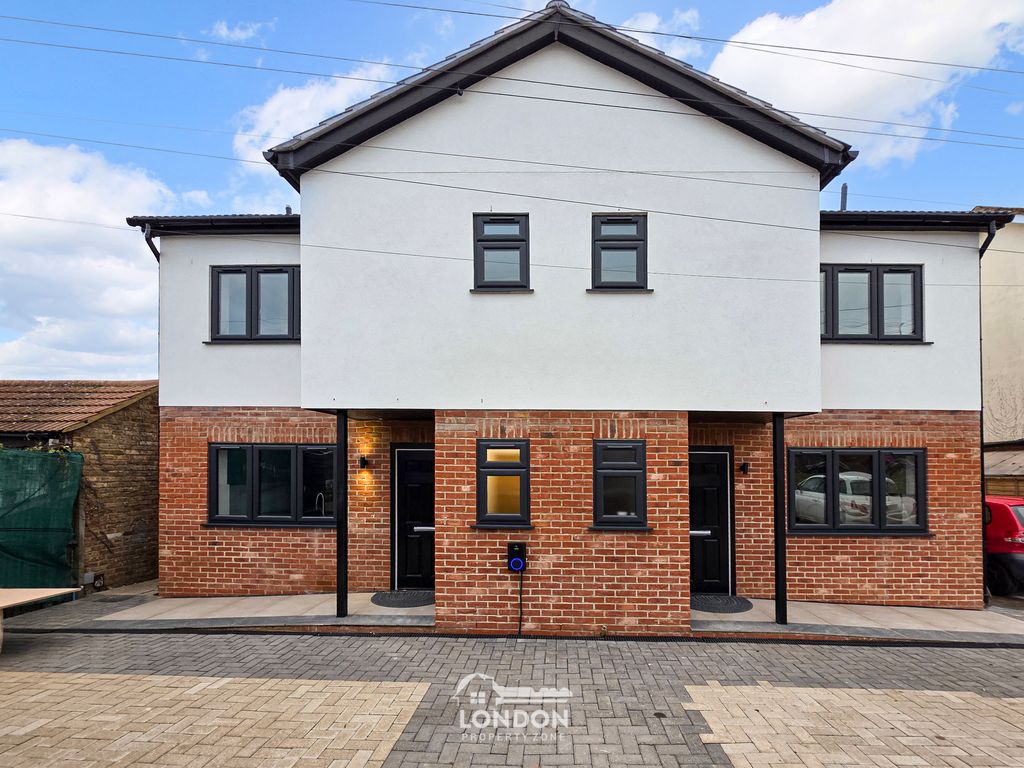 Property photo 1 of 27