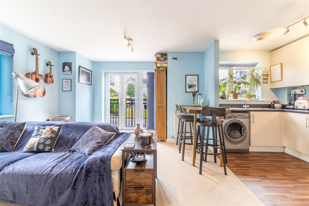 Property photo 1 of 19 Living Room