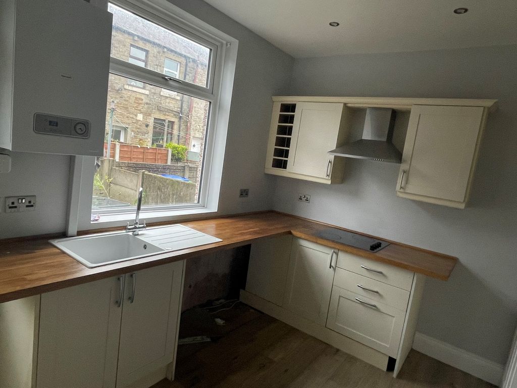 Property photo 3 of 7 Kitchen2