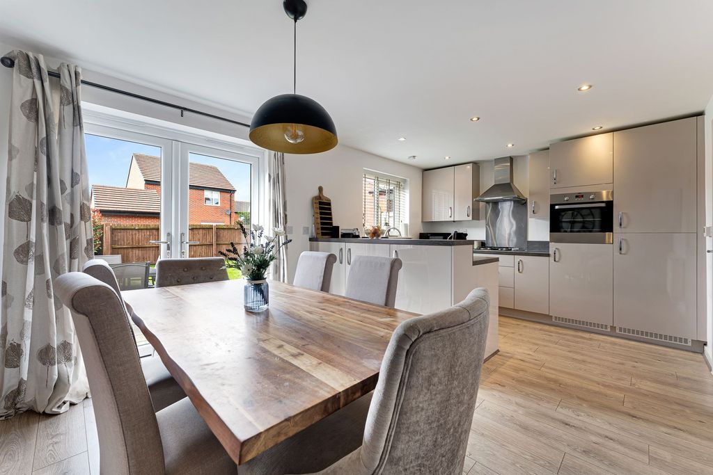 Property photo 2 of 26