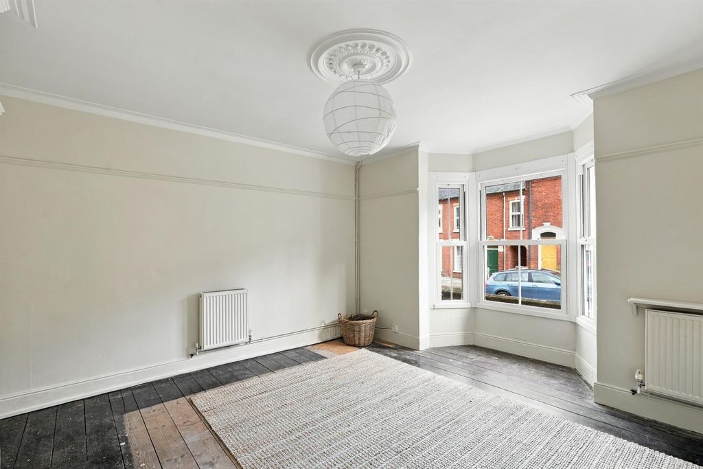 Property photo 2 of 22 8-Warwickstreet-012.Jpg