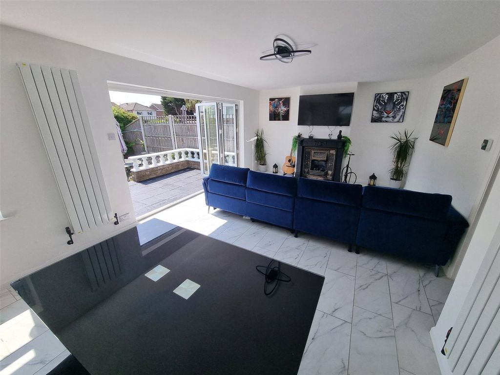 Property photo 3 of 21 Picture No. 06