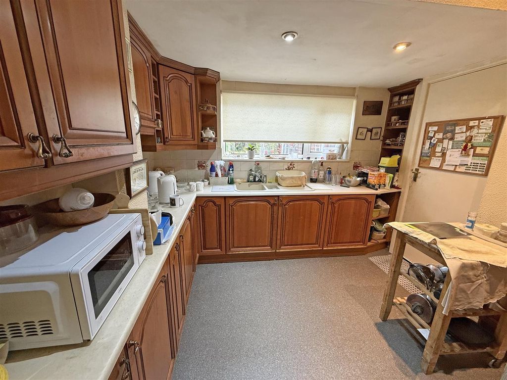 Property photo 3 of 9 Kitchen.Jpg