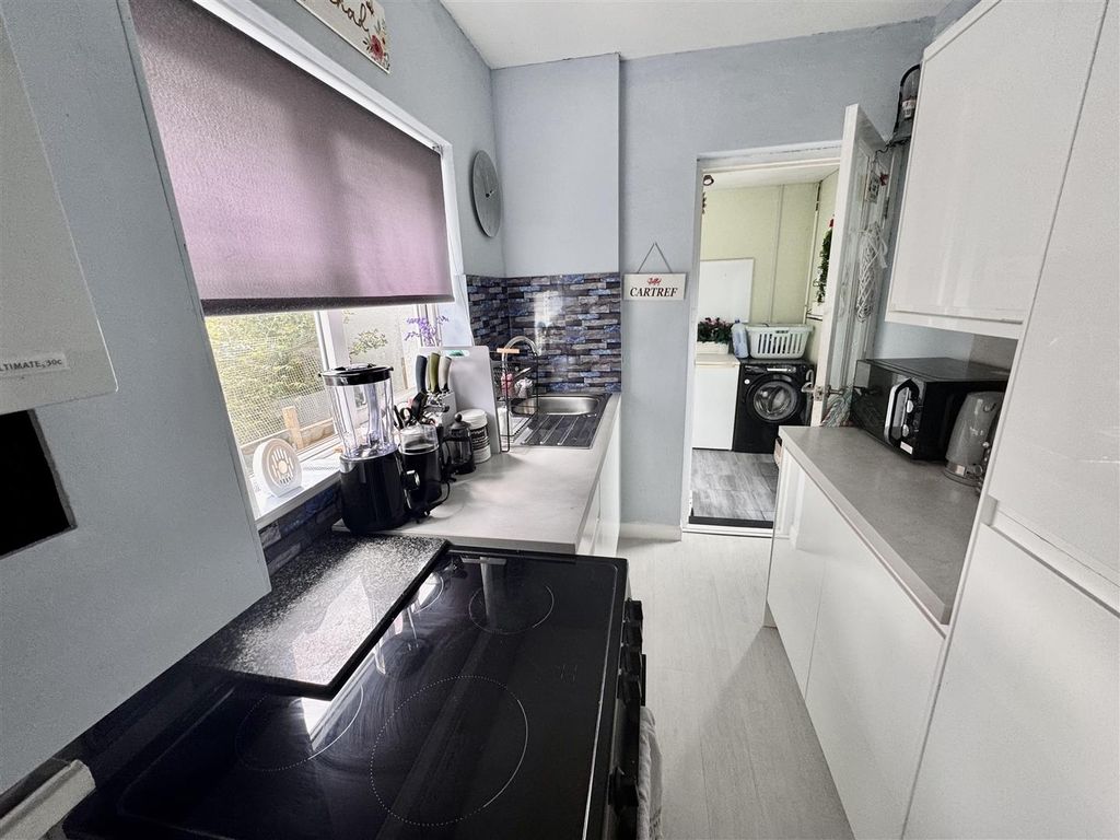 Property photo 3 of 15 Kitchen