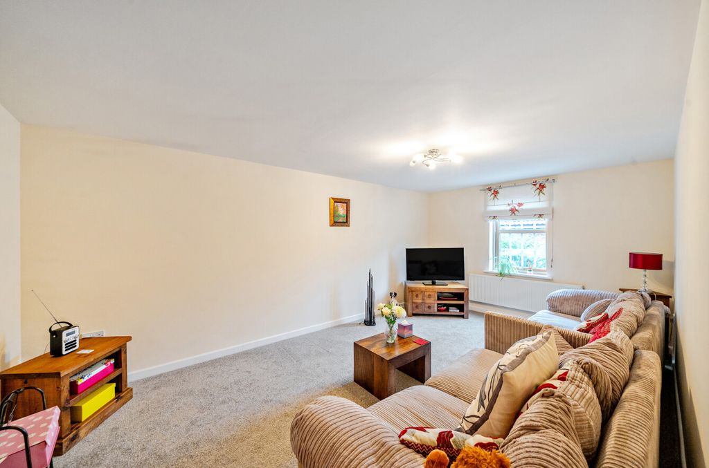 Property photo 2 of 19 1332555-18-68A2Ec...