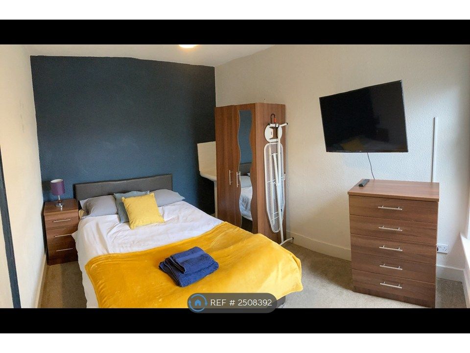 Property photo 1 of 15 Room  4 - Available On 8th Of August (£650)