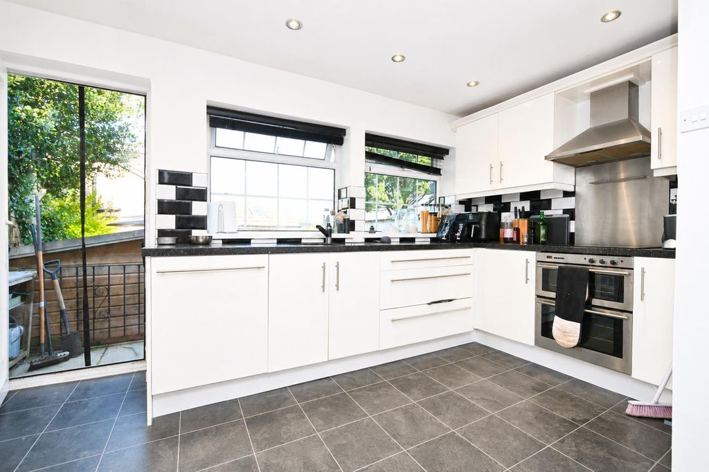 Property photo 2 of 19 Bf042E39-Ac58-4d5d-A87E-91E47F65030E.Png