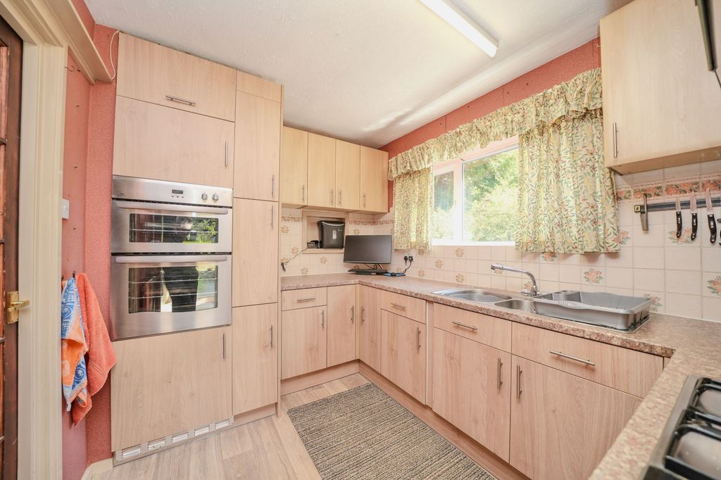 Property photo 3 of 34