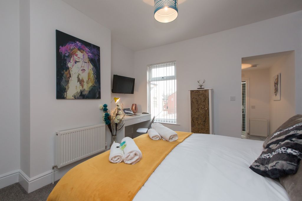 Property photo 2 of 17 Superior Studio With TV