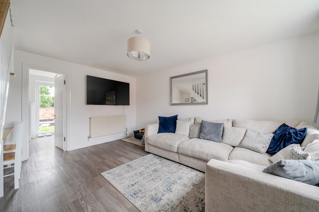 Property photo 2 of 15 1462844-15-6A05Fe...