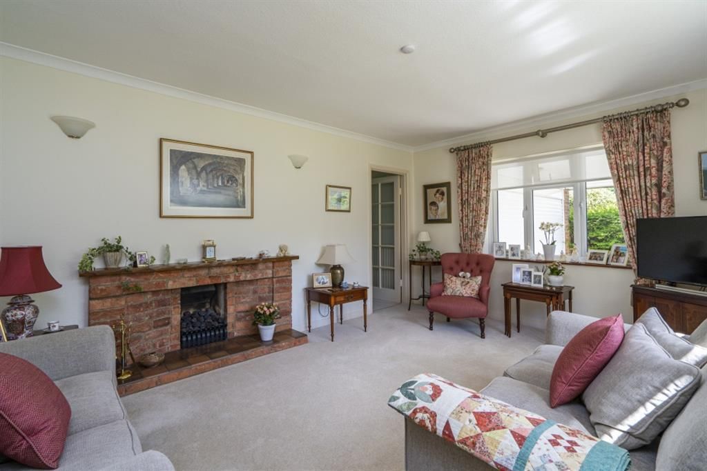 Property photo 3 of 16 Sitting Room
