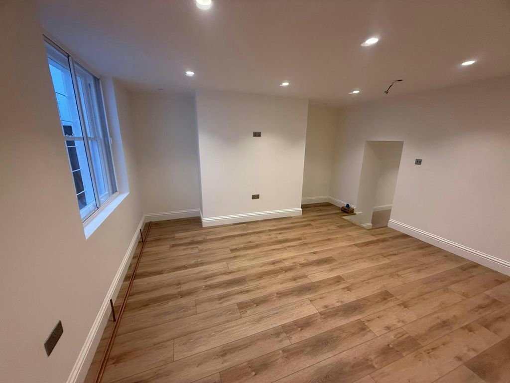 Property photo 1 of 12 60Ae5E82-7Cfa-4E77-8Da1-Eb793Be9A0B8.Jpg
