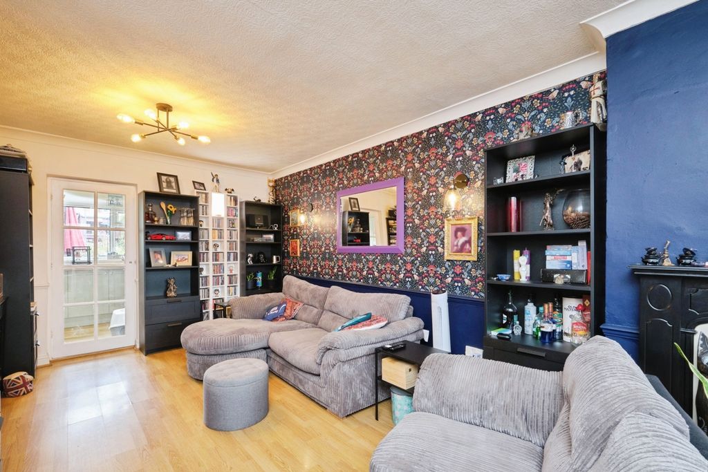 Property photo 2 of 12 Pbox-Img.Jpg