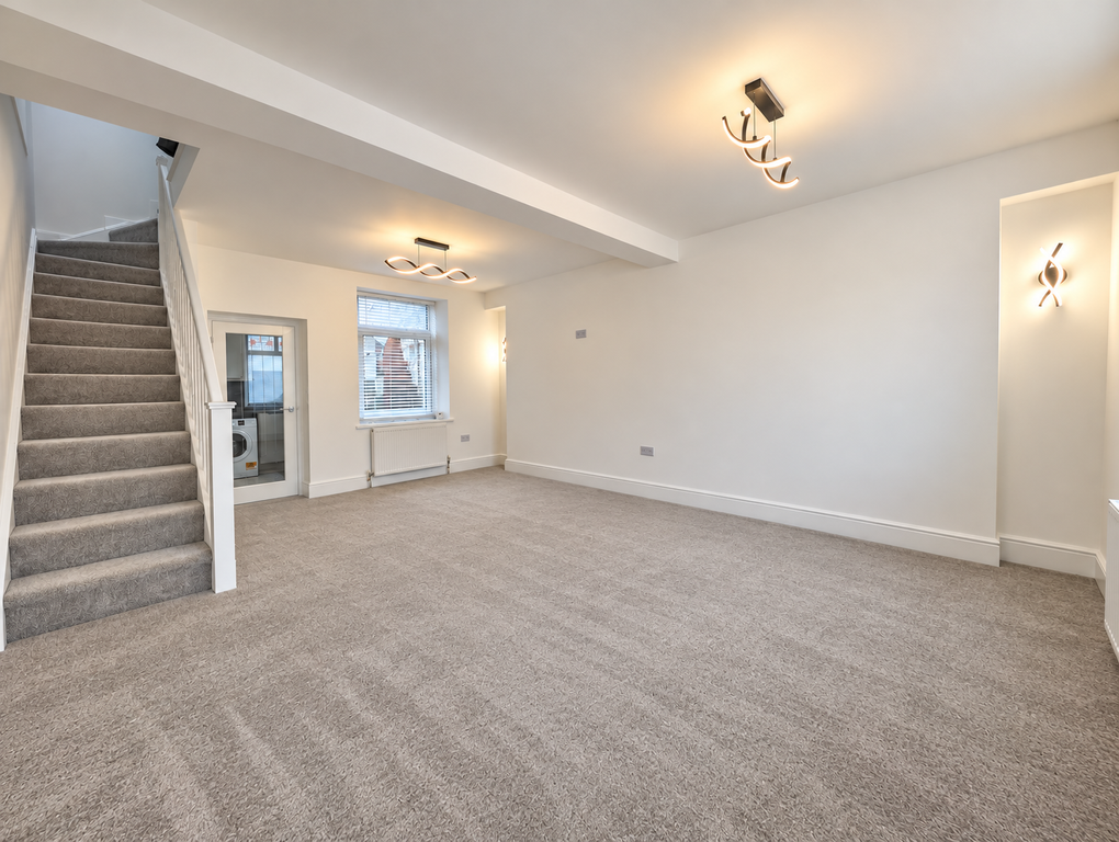 Property photo 3 of 16 Living Room (Carpet)