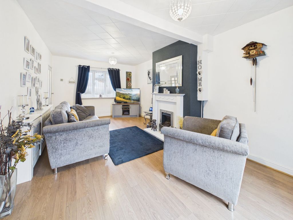 Property photo 3 of 14 Lounge