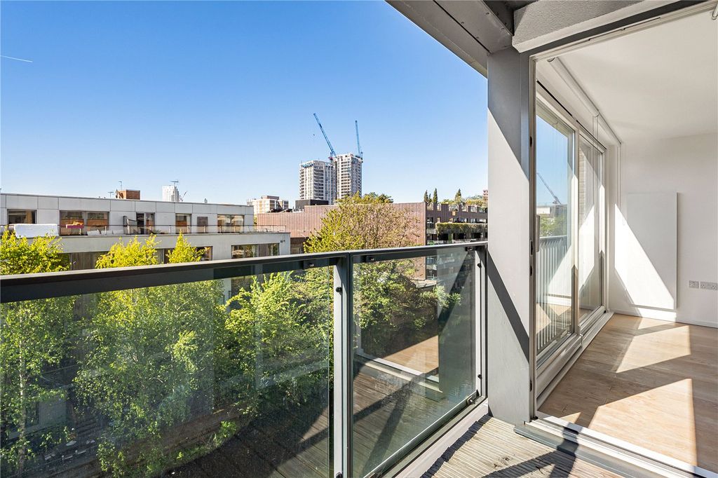 Property photo 2 of 18 Balcony