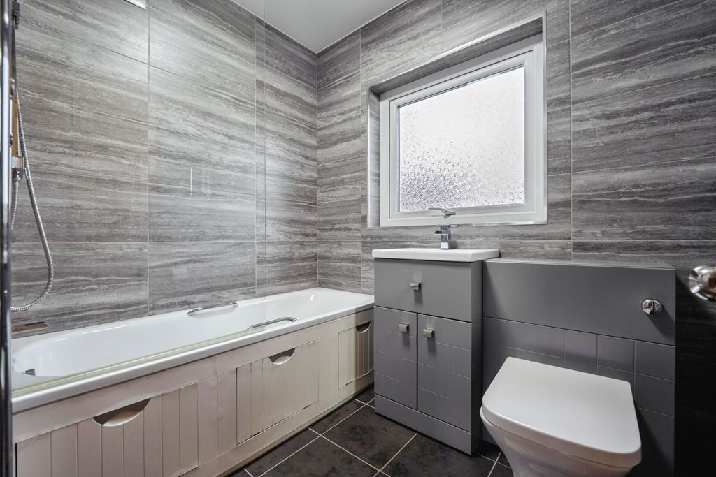 Property photo 2 of 15 Bathroom