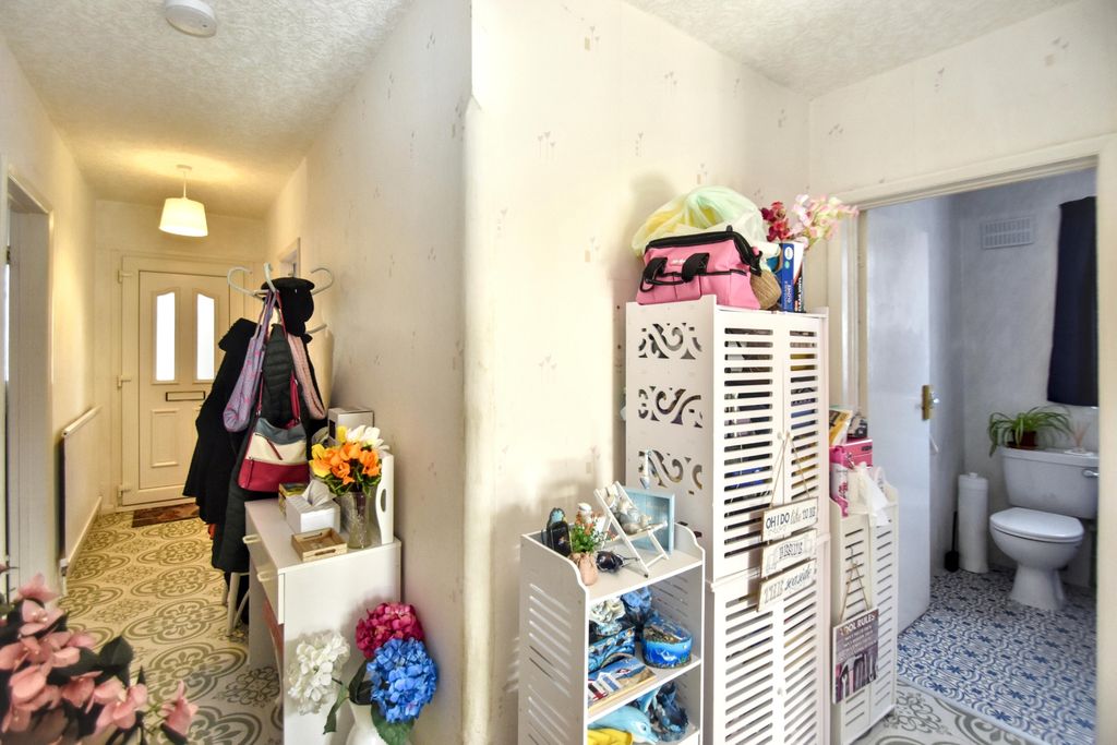 Property photo 2 of 17 Hallway