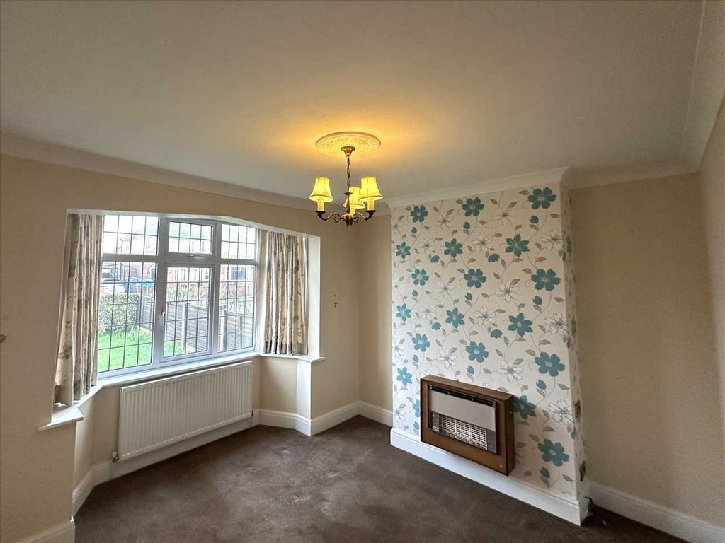 Property photo 3 of 15 Entrance Hall: