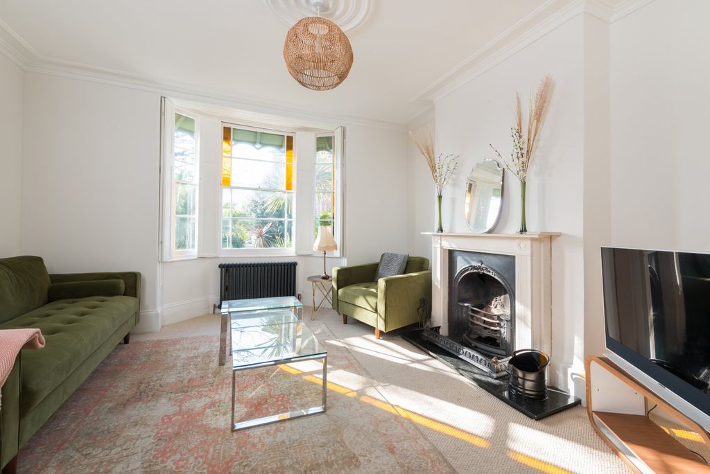 Property photo 2 of 27 Picture No. 10