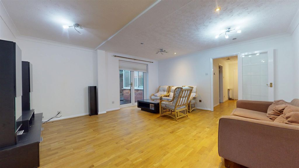 Property photo 3 of 15 12082025_173611.Jpg